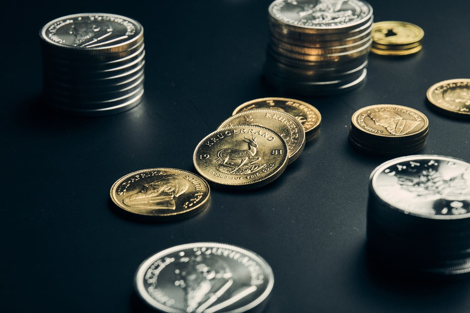 Gold- und Silberbarren für das Gold-Silber-Ratio